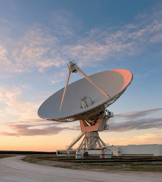 Satcom and antenna positioners
